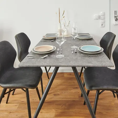 Homeme Netflix, Parkplatz, Kueche, Zentral